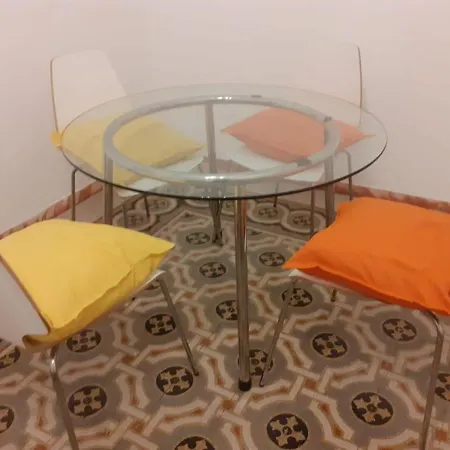 6 - The House Of Oranges Apartment