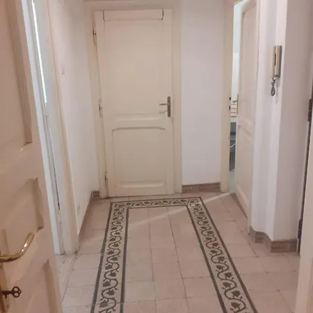 6 - The House Of Oranges
