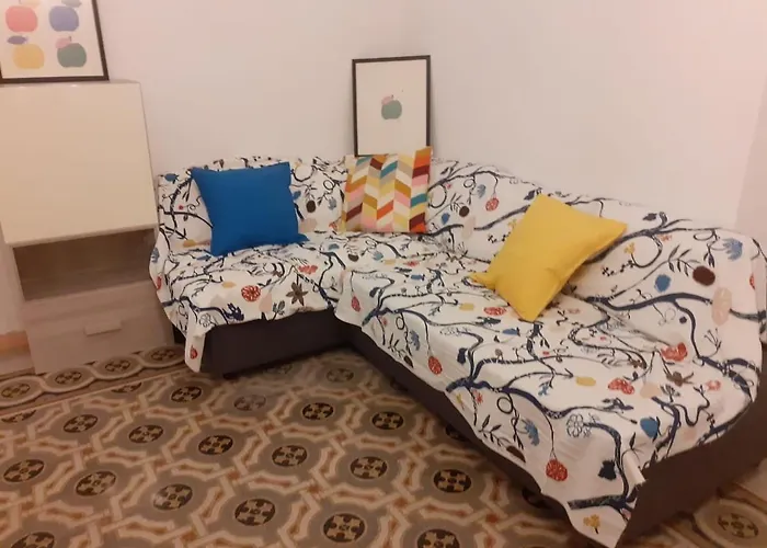 6 - The House Of Oranges *