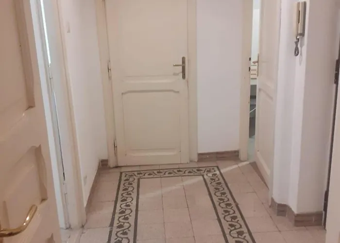 6 - The House Of Oranges